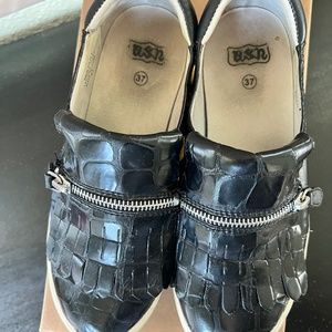 USA Distressed Sneakers - Black - Size 37